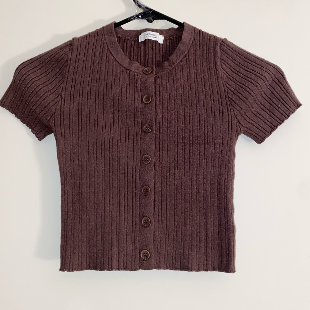 BROWN TOP
